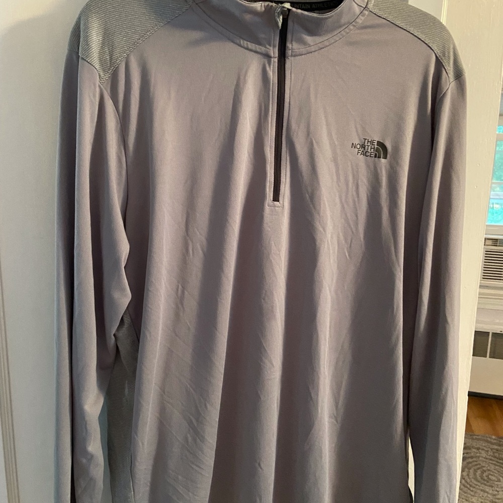 Men’s north face pullover